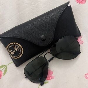 Ray-Ban RB3025 Aviator Classic Sunglasses with Black Frame